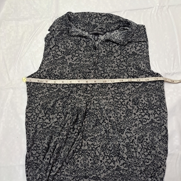 VICTORIA'S Secret Sleeveless High Low Top - Picture 7 of 9